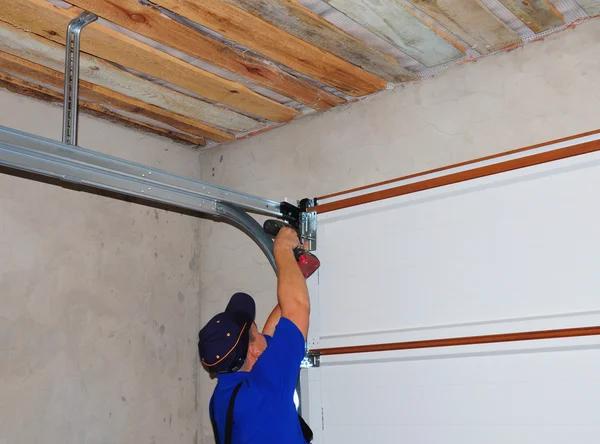 Signs You Need a New Garage Door Installation Today